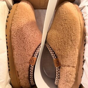 UGG Tan Shearling Slippers NEW big kids size 6 fits like an adult size 7
